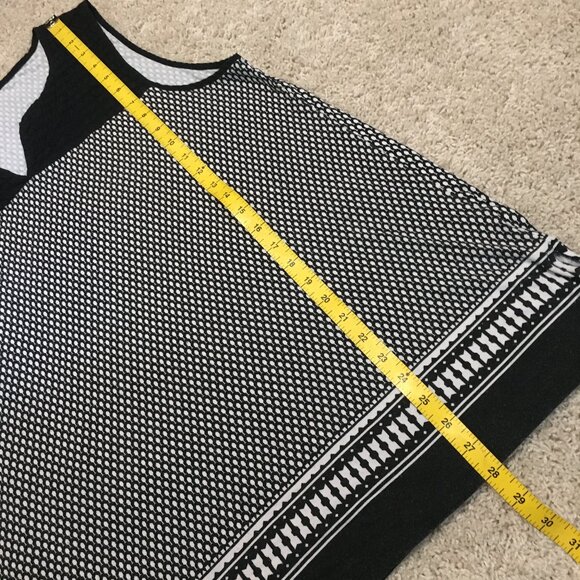 Dalia Cotton Lace Embroidered Monochromatic Tunic Tank Top - Picture 13 of 13